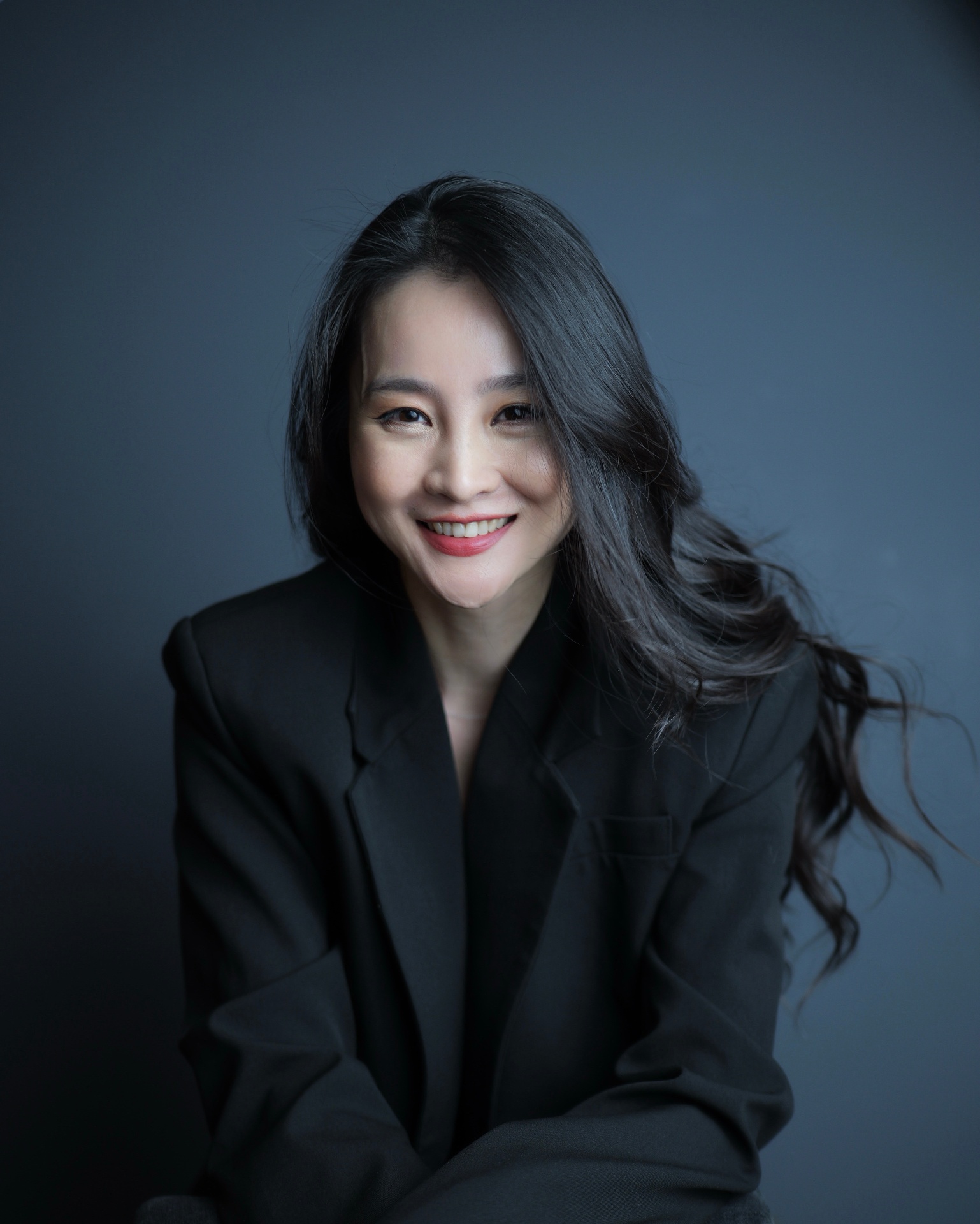 Moonie Zhu, moderator